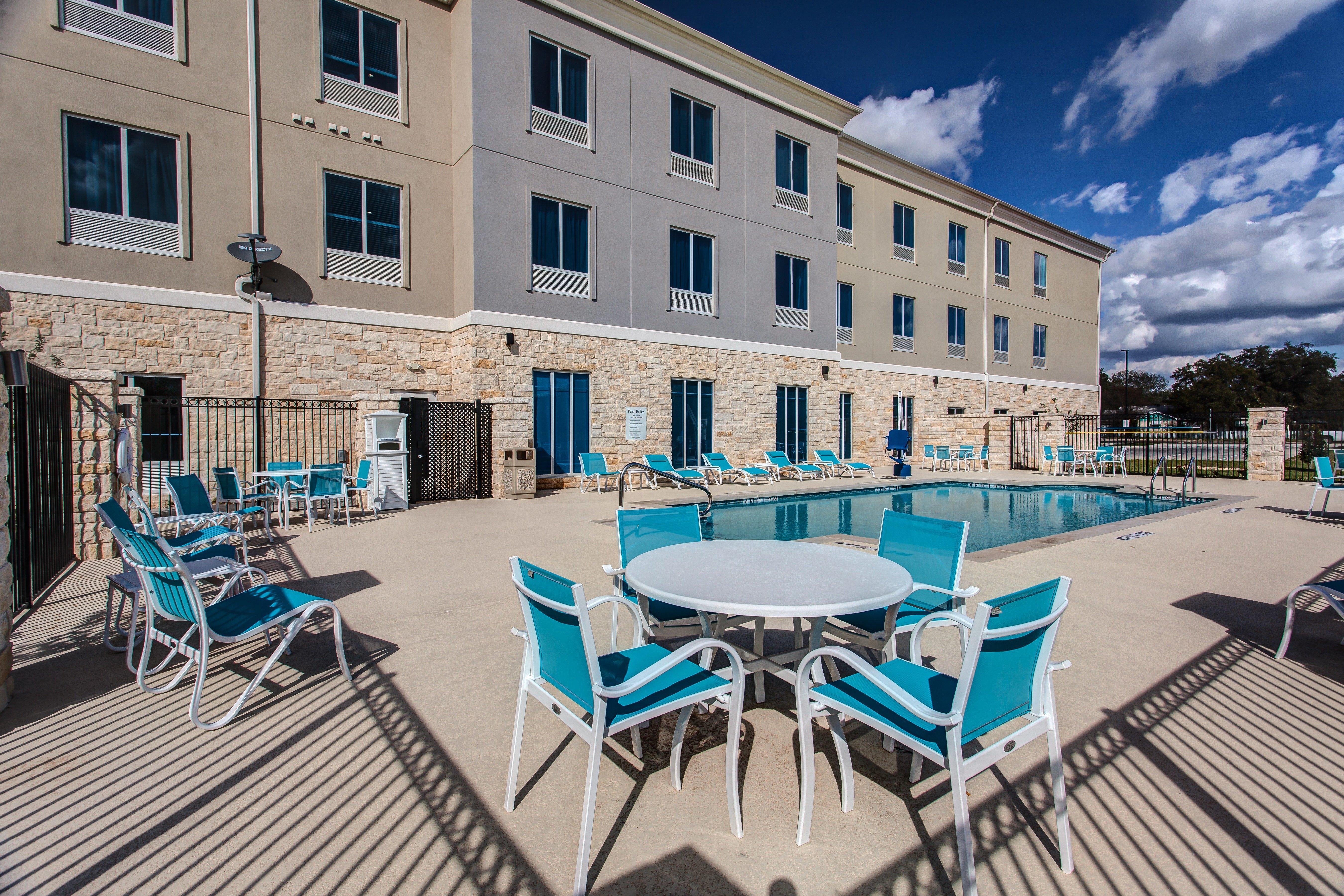 Holiday Inn Express & Suites Gatesville - N. Ft Hood, An Ihg Hotel Exterior foto